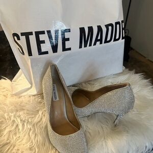 Beautiful Steve Madden Rhinestone 4”heal, Size 9.5
